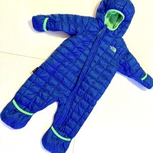 North Face baby snowsuit size 6 to 12 months